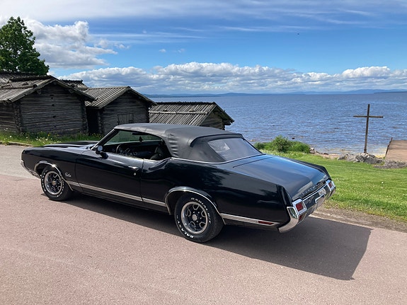Oldsmobile Cutlass 4 of 5