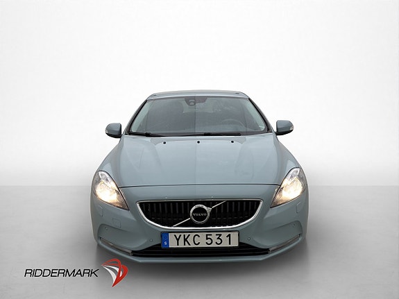 Volvo V40 2 of 5