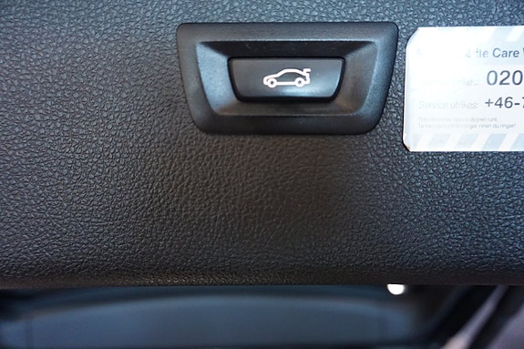 BMW 320i 16 of 17
