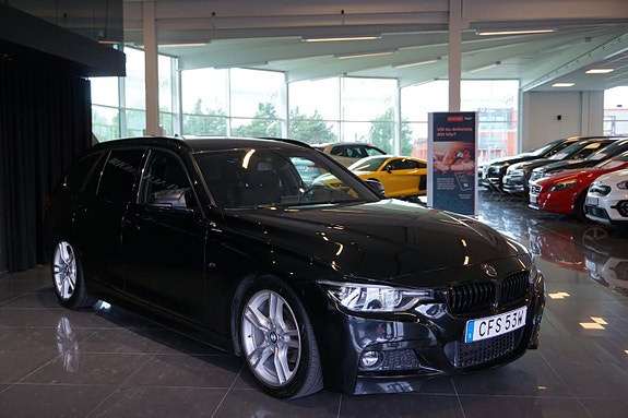 BMW 320i 2 of 5