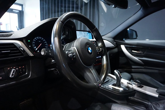 BMW 320i 11 of 17