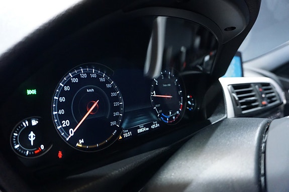 BMW 320i 12 of 17