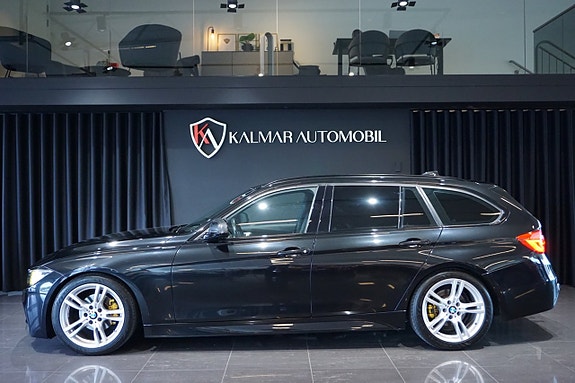 BMW 320i 3 of 5