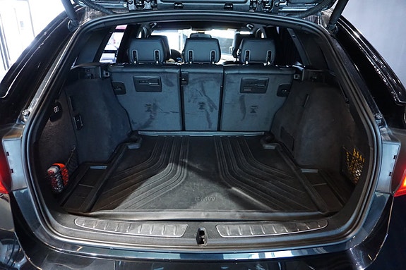 BMW 320i 15 of 17