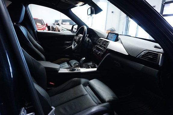 BMW 320i 13 of 17