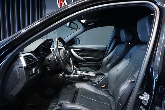 BMW 320i 10 of 17