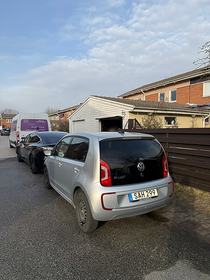 Volkswagen e-Up! 3 of 5