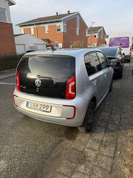 Volkswagen e-Up! 4 of 5