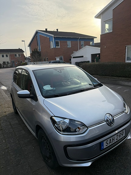 Volkswagen e-Up! 2 of 5
