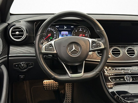 Mercedes-Benz E220 13 of 30