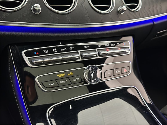 Mercedes-Benz E220 24 of 30