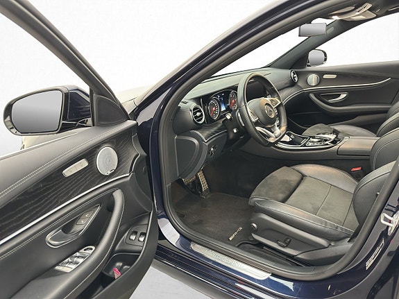 Mercedes-Benz E220 12 of 30