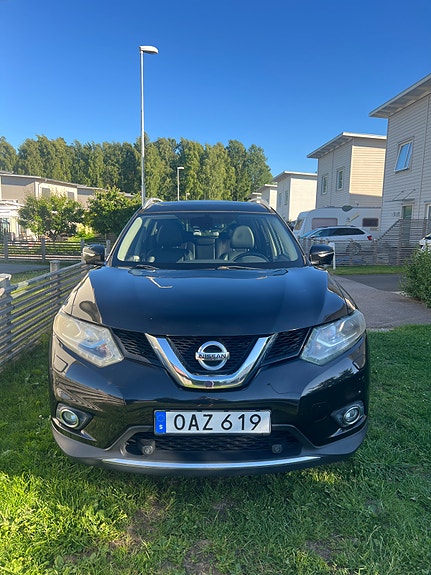 Nissan X-Trail 2 of 5