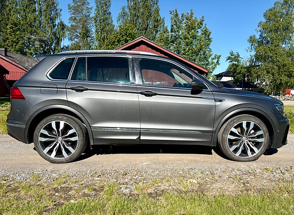 Volkswagen Tiguan 2 of 5