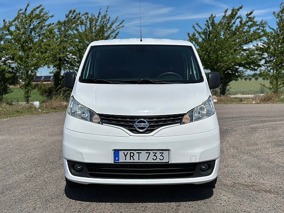Nissan NV200 3 of 5