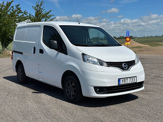 Nissan NV200 2 of 5