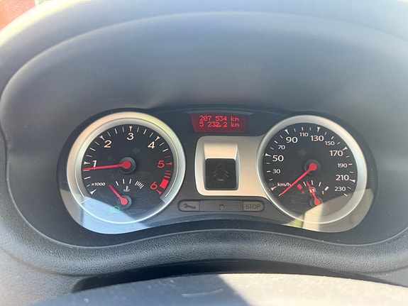 Renault Clio 9 of 15