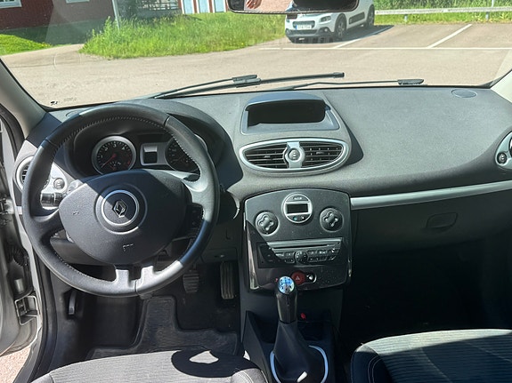 Renault Clio 8 of 15
