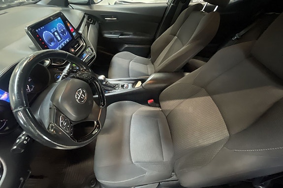 Toyota C-HR 7 of 12