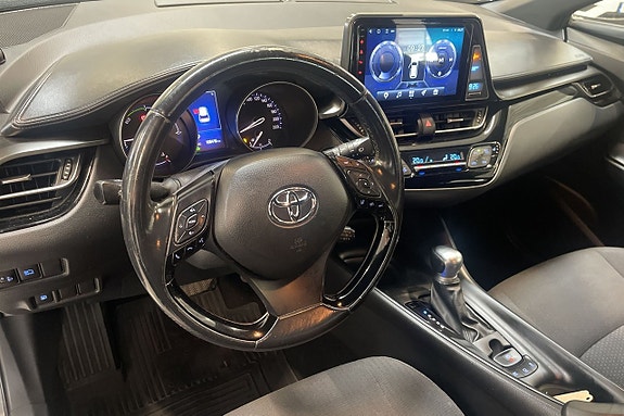 Toyota C-HR 8 of 12