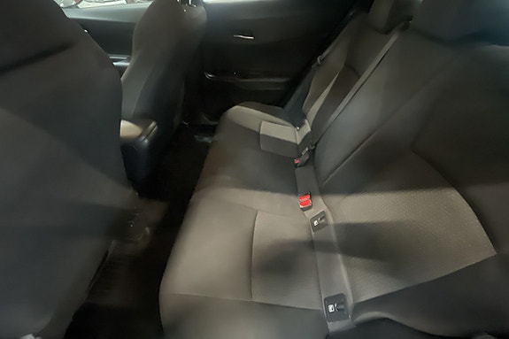 Toyota C-HR 9 of 12