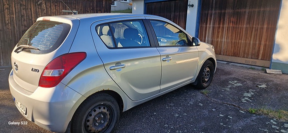Hyundai i20 2 of 5