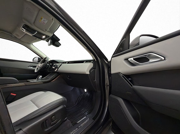 Land Rover Range Rover Velar 15 of 30