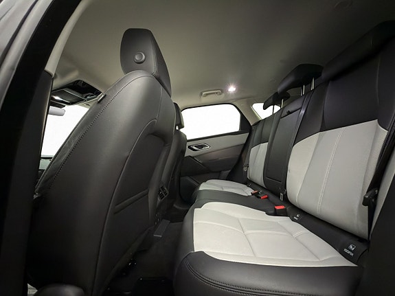 Land Rover Range Rover Velar 16 of 30
