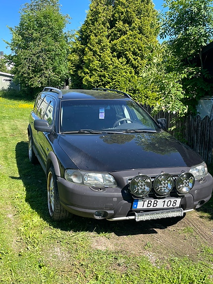 Volvo XC70 2 of 6