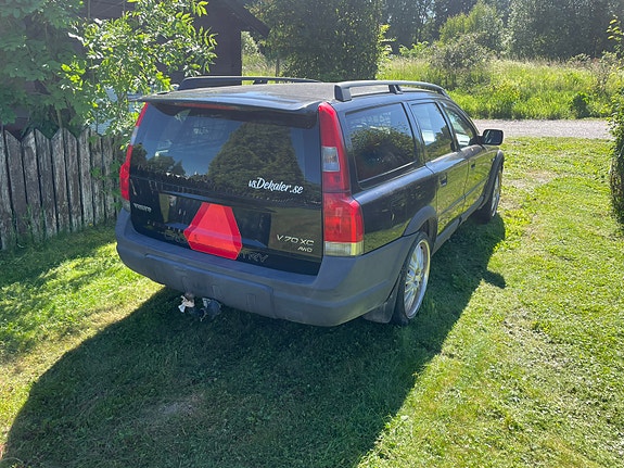 Volvo XC70 3 of 6