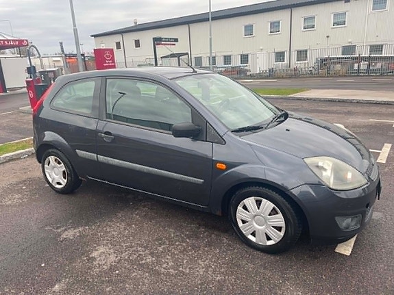 Ford Fiesta 2 of 3