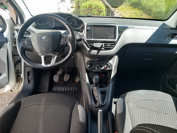 Peugeot 208 5 of 5