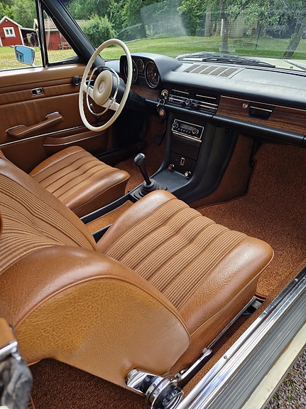 Mercedes-Benz 250 CE 9 of 10