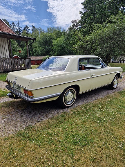 Mercedes-Benz 250 CE 2 of 5