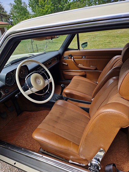 Mercedes-Benz 250 CE 6 of 10