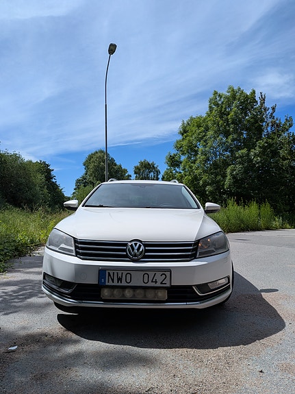 Volkswagen Passat 2 of 5