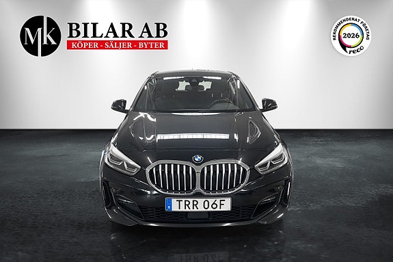 BMW 118i 2 of 5