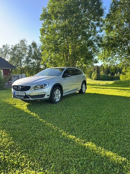 Volvo V60 Cross Country 3 of 5