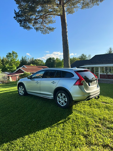 Volvo V60 Cross Country 4 of 5