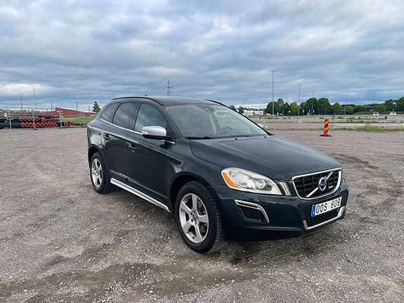 Volvo XC60 2 of 5
