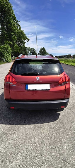 Peugeot 2008 2 of 5