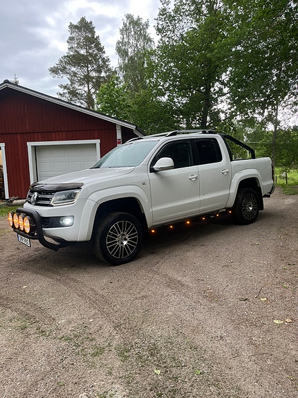 Volkswagen Amarok 2 of 5