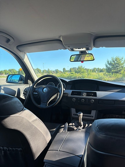 BMW 523i 5 of 5