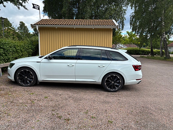 Skoda Superb 2 of 5