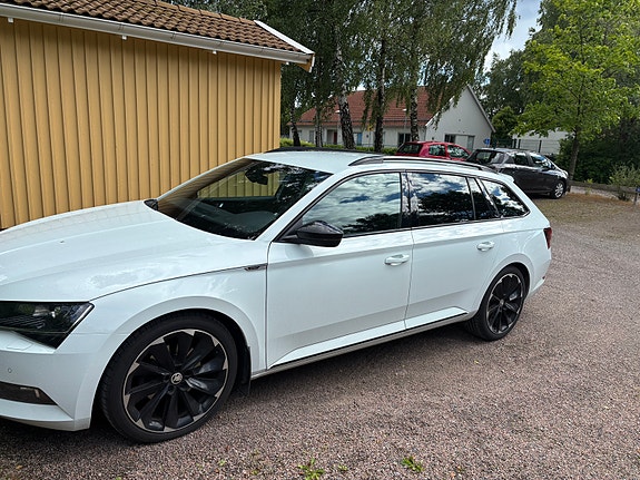Skoda Superb 3 of 5