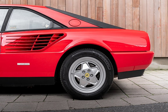 Ferrari Mondial 18 of 30