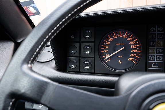 Ferrari Mondial 28 of 30