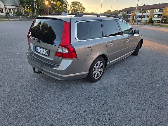 Volvo V70 4 of 5