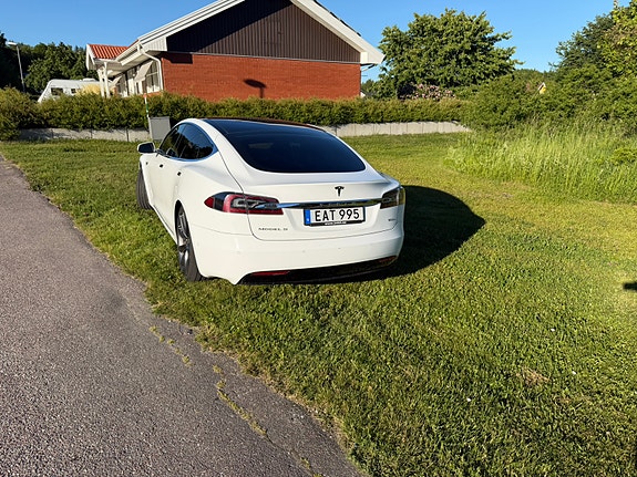 Tesla Model S 4 of 11