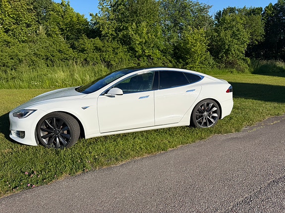 Tesla Model S 3 of 11